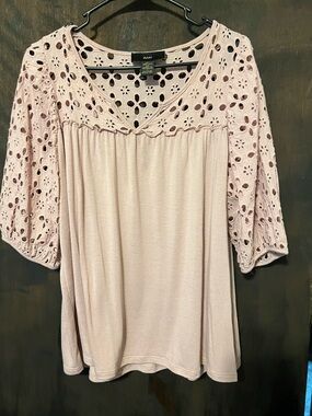 Rain Women's Eyelet Yoke V-Neck Tunic in Soft Pink